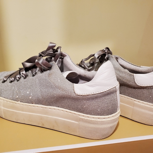 Used sneakers Tango size 7 - Picture 2 of 4